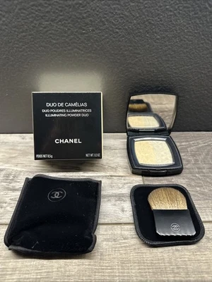 Chanel Duo de Camelias Illuminating Powder Duo 0.3 Oz - Image 1 of 3