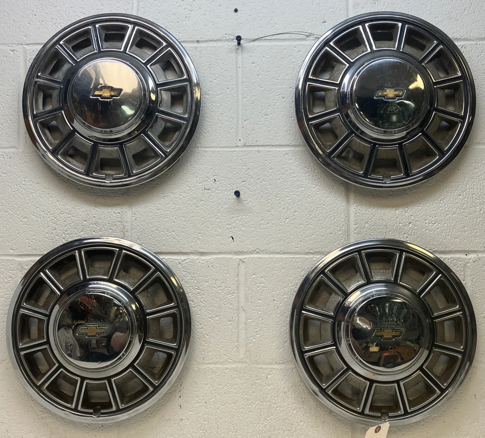 Б/у оригинальный производитель GM набор из 4 колпаков ступицы 13 дюймов 1980-1984 Chevrolet Citation (5359) - Изображение 1 из 4