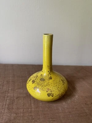 20th Century Korean Yellow Crackle Glaze Mini Vase With Gold Flowers - Image 1 of 4