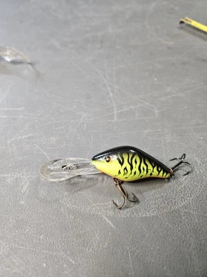 Isca artificial vintage Manns mergulho profundo ótima cor parece boa - Imagem 1 de 4