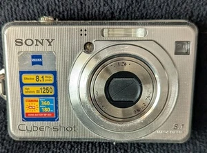 Sony Cyber Shot DSC W100 Silber Digitalkamera 8.1 MP. Memory Stick Duo Pro. - Bild 1 von 12