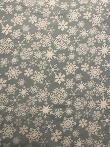 Set completo lenzuola e federe natalizie grigio verde con fiocchi di neve bianchi - Foto 1 di 2