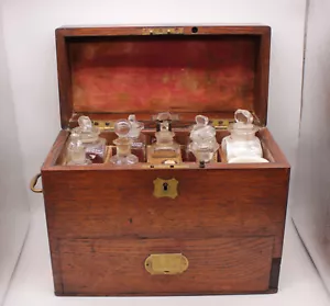 X371 - Armadio da farmacia fantasia con bicchieri e accessori, Inghilterra, antico - Foto 1 di 8