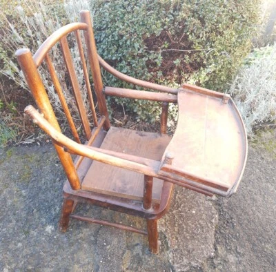 Silla para orinal de madera eduardiana para niños con bandeja Foto 1 de 4