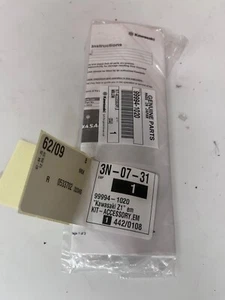 OLD GENUINE KAWASAKI Z900RS 18-25 FUEL TANK WHITE BADGE EMBLEM KIT 99994-1020 - Picture 1 of 1