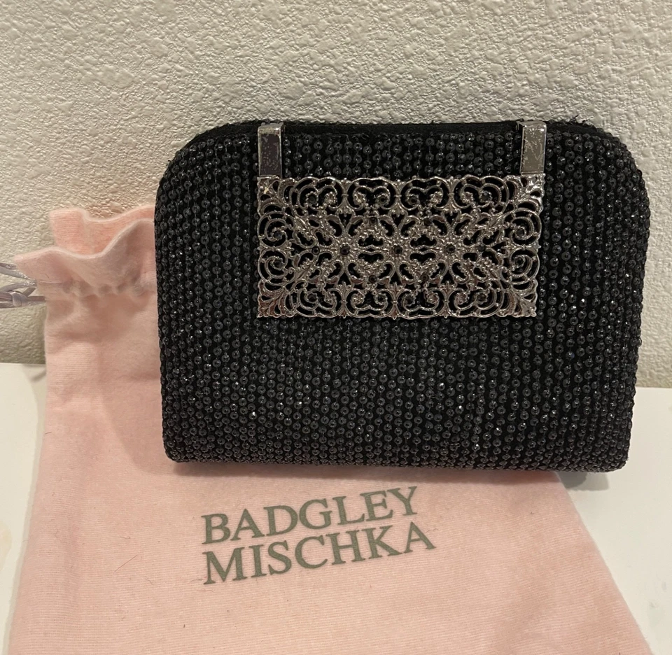 Bolso clutch Badgley Mischka negro con cuentas con cierre de filigrana plateado + bolsa antipolvo Foto 1 de 4