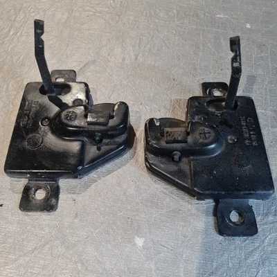 FORD  CAPRI  & SCIMITAR GTE SE6A REAR SEAT CATCHES PAIR. - Image 1 of 4