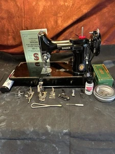 Vintage 1948 221 Black Singer Featherweight Portable Sewing Machine/Accessories - Picture 1 of 24