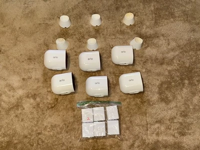 Cámaras de seguridad Arlo Pro 4 - 6 cámaras VMC4041P, baterías y soportes Foto 1 de 4