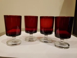 Set of 4 Vintage Luminarc Ruby Red 1 oz Sherry / Shot / Cordial Glasses - France - Picture 1 of 4