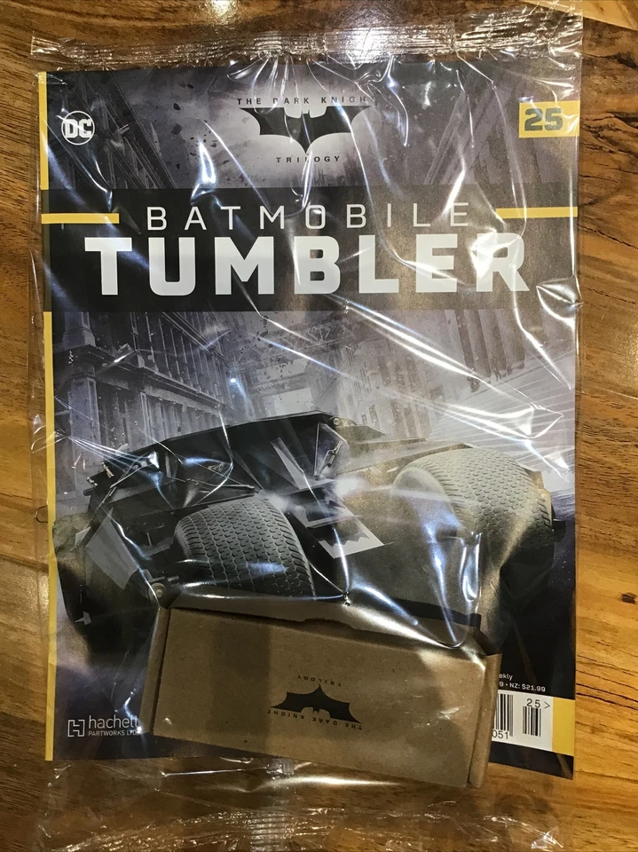 BUILD THE BATMOBILE TUMBLER 1:8 HACHETTE issue 25 collectors edition,Dark Knight - Image 1 of 1