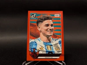 2024-25 PANINI Donruss - Julian Alvarez - Pitch Kings Red; Argentinien - Bild 1 von 2