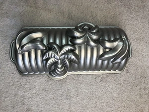 NORDIC WARE ~ Pentola per pane alla banana in pensione/stampo per torte 3D 6 tazze, ECCELLENTE -VHTF USA - Foto 1 di 13