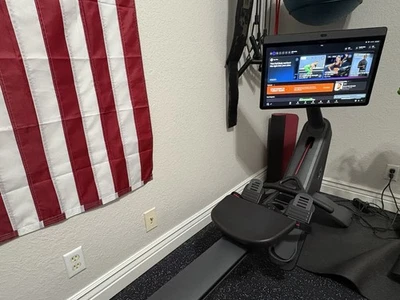 Máquina de remo Peloton de alta calidad Foto 1 de 4