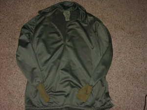 US Military Issue Sleeping Heat Retentive Moisture Resistant Green Shirt! Size L - Picture 1 of 4
