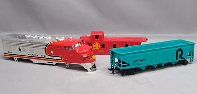 Bachmann HO Scale EMD F9 Santa Fe #307 locomotive shell + #133274 + #999628 - Image 1 of 4