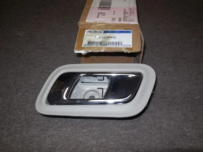 Новый оригинальный производитель 2010 - 2012 Ford Taurus внутренняя дверная ручка Camel LH задняя AG1Z-5421819-AC - Изображение 1 из 2