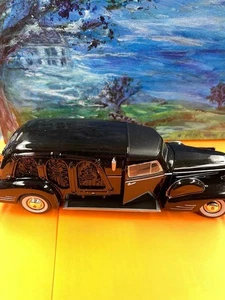 Signature Cadillac Classics 1938 Cadillac Panel Car Black 1:32 #32811 - Picture 1 of 11