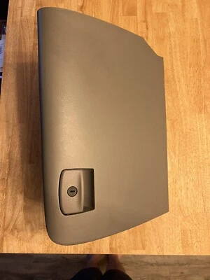 Дверца перчаточного ящика 2007-2012 Nissan Altima 68510ZX00A желтовато-коричневая бежевая от оригинального производителя - Изображение 1 из 4