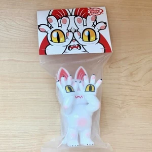 Japan GRAPE BRAIN Sofubi Hell’s cat White Soft Vinyl Toy Figure Manga Anime - Picture 1 of 7