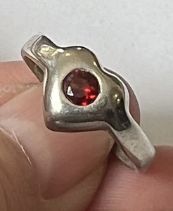 (D&L) Fine Sterling Silver Garnet Heart Ring, 925, 3g - Picture 1 of 5