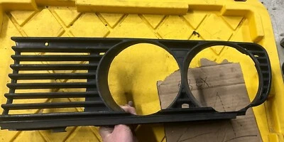 BMW 325e 325i E30 1986-1987 parrilla delantera derecha pasajero 19458860 fabricante original Foto 1 de 4