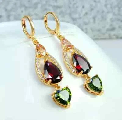 Pendientes colgantes/gotas de corte pera de 3 quilates de granate rojo creados en laboratorio enchapados en oro amarillo de 14 quilates Foto 1 de 4