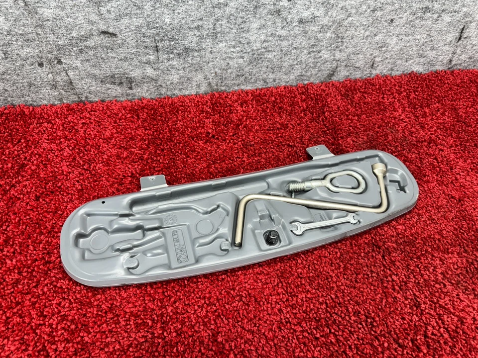 Conjunto de panel de herramientas de maletero trasero BMW 2000-2006 E46 ZHP fabricante de equipos originales Foto 1 de 4