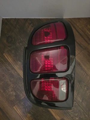 96 97 98 福特 MUSTANG 尾灯总成左驱动器侧 — 第 1/4 张图片