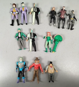 Lot 12 FIGURINES DC COMICS Kenner Batman Pingouin Catwoman Joker Jouet 90's F3 - Picture 1 of 11