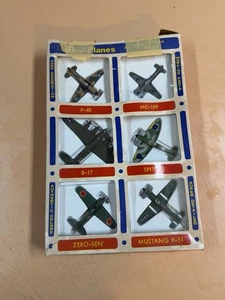 Set 6 mini aerei vintage Bachmann seconda guerra mondiale P 40/ME-109/Spitfire/B-17/Zero Sen/P-51 - Foto 1 di 12