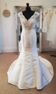 Mermaid Wedding Dresses Lace V Neck Satin White Ivory Bridal Gowns Sweep Train - Image 1 of 3