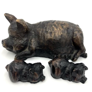 Estatuillas de mamá cerdo de resina de imitación de madera oscura con 2 lechones - Imagen 1 de 6