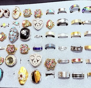 Lote de 64 anillos de disfraces de moda de Hawaii 🌺 Todas las tallas hombres, mujeres, adolescentes. NOS - Imagen 1 de 9