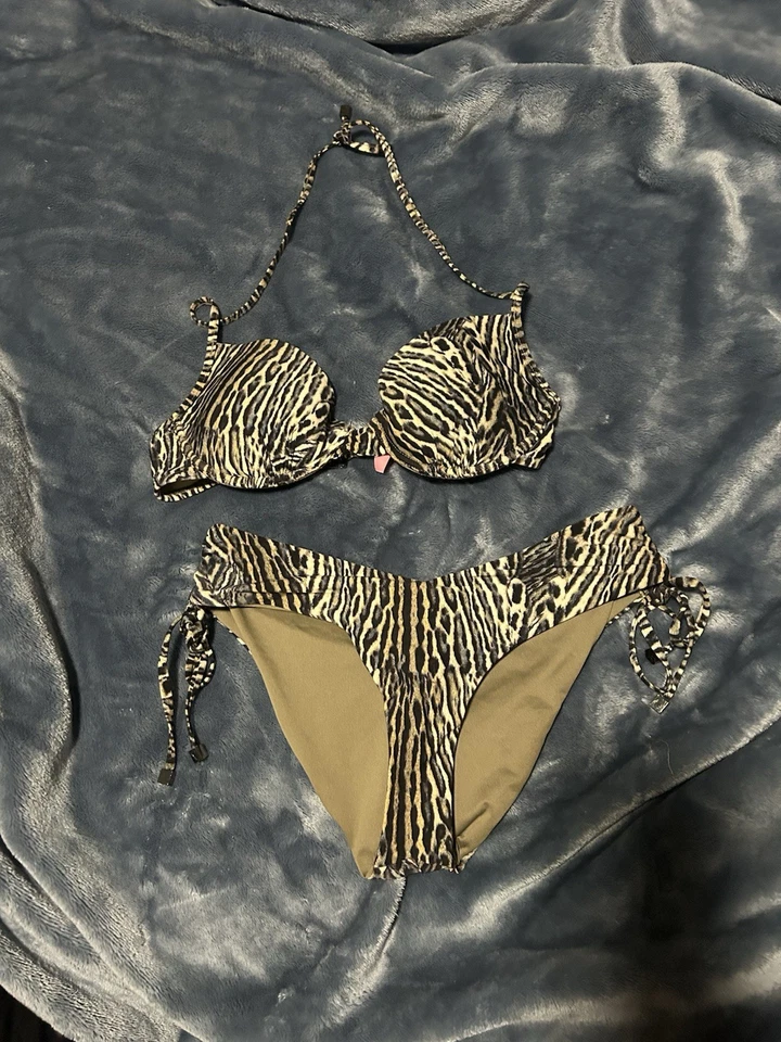 Conjunto de bikini Victoria’s Secret estampado de leopardo 34c halter top y corbata inferior Foto 1 de 4