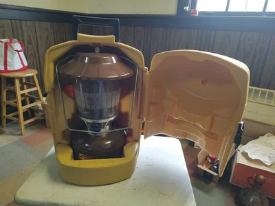 复古 1982 年 Coleman 型号 275 棕色灯笼 2 地幔带手提箱 — 第 1/4 张图片