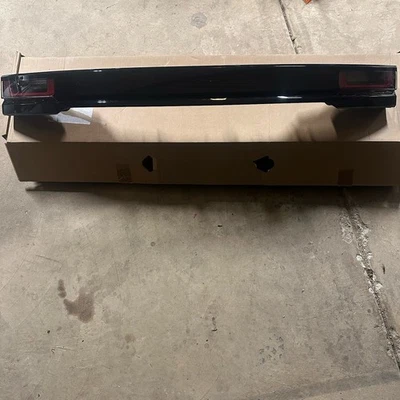 2019-2023 LAND ROVER RANGE ROVER VELAR TAIL LIGHT CENTER OEM  - Image 1 of 4