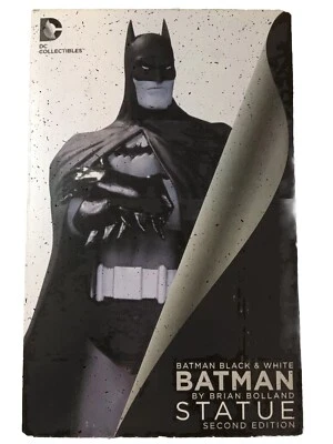 Figura Estatua Batman Blanco y Negro 7 Pulgadas por Brian Bolland 2da Edición  Foto 1 de 4