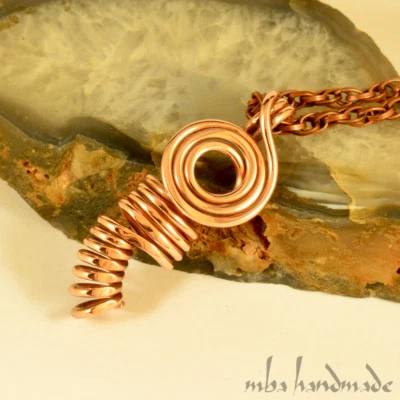 Collar artesanal colgante envuelto en alambre envejecido de cobre puro artesanal Foto 1 de 4