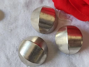 Lot 3 boutons anciens en métal argenté style moderniste 2,5 cm volume ref 4920 - Picture 1 of 4