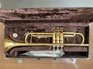 Yamaha YTR-2335 Trumpet with Hard Case, Denis Wick Mute & Accessories, Used 200 - Picture 1 of 9