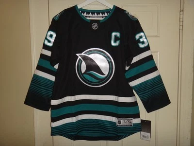 Camiseta deportiva de jugador Premier alternativa negra Logan Couture San Jose Sharks NHL para jóvenes Foto 1 de 4