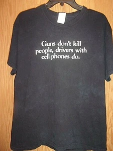 Guns dont kill people Drivers with CELL PHONES do black L t shirt - Imagen 1 de 2