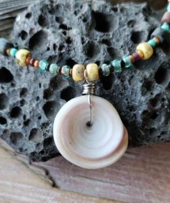 Collar de playa hawaiano concha de puka informal con cuentas esposa hermana mamá tía amiga Foto 1 de 4