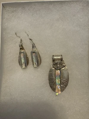 Conjunto de pingente e brincos pendurados feitos à mão de prata/vidro dicróico - Imagem 1 de 4