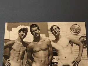 Tre marinai nudi - foto ristampa interesse gay - Foto 1 di 4