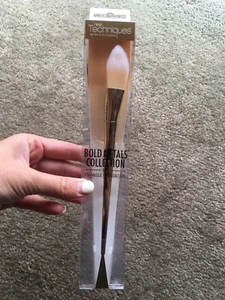 Real Techniques Bold Metals Collection #101 Triangle Foundation 100% Genuine $50 - Picture 1 of 4