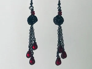 Wire Wrapped Black Rose Earrings, Gothic Blood Red Drop Earrings, Handcraft - Bild 1 von 5