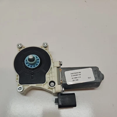 Motor de vidro para janela de porta direita Dodge Challenger 2015-2023 fabricante de equipamento original 1120 A3 68370044AA - Imagem 1 de 4