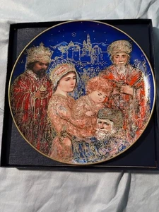 Vintage Edna Hibel Christmas Plate 1986 "The Gifts of the Magi" in Box W/ Paper - Picture 1 of 4